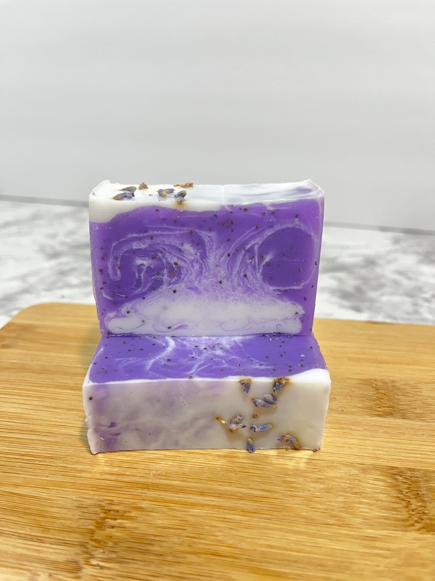 Lavender Bliss Soap Bar – Poppy Seeds, Goat's Milk, Lavender & White Sage fragrance