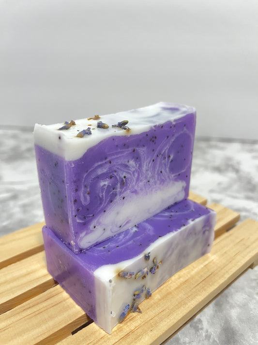 Lavender Bliss Soap Bar – Poppy Seeds, Goat's Milk, Lavender & White Sage fragrance