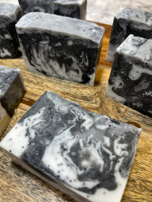 Activated Charcoal & Vanilla Soap Bar – Poppy Seeds, Goat's Milk, White Oak fragrance