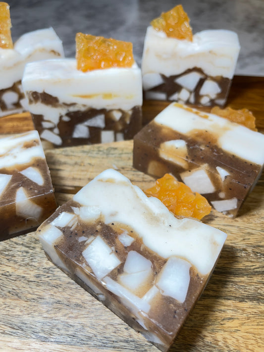 Ginger & Honey Soap Bar – Poppy Seeds, Goat's Milk, Vanilla and Ginger fragrance