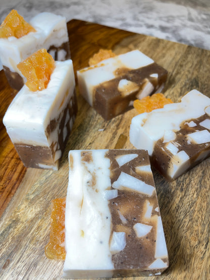 Ginger & Honey Soap Bar – Poppy Seeds, Goat's Milk, Vanilla and Ginger fragrance