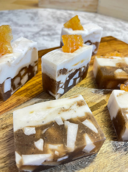 Ginger & Honey Soap Bar – Poppy Seeds, Goat's Milk, Vanilla and Ginger fragrance